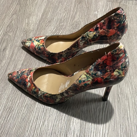 BCBGeneration Floral Close toe Heels - Picture 3 of 11